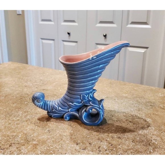 Vintage Red Wing #1095 Blue and Pink Lined Cornucopia Vase - Picture 4 of 6